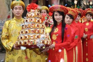 SV rộn ràng "bán duyên" trong mùa cưới 