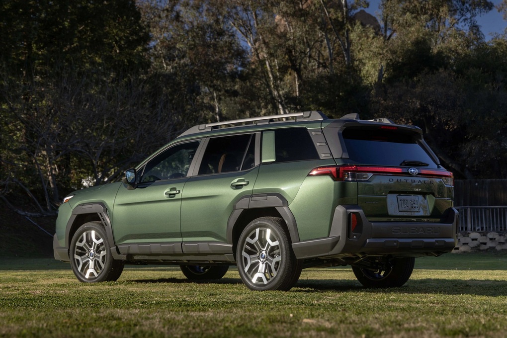 Subaru Outback 2026 rũ bỏ hình ảnh crossover, trở thành SUV thực thụ - 2 Subaru Outback 2026 rũ bỏ hình ảnh crossover, trở thành SUV thực thụ - 2