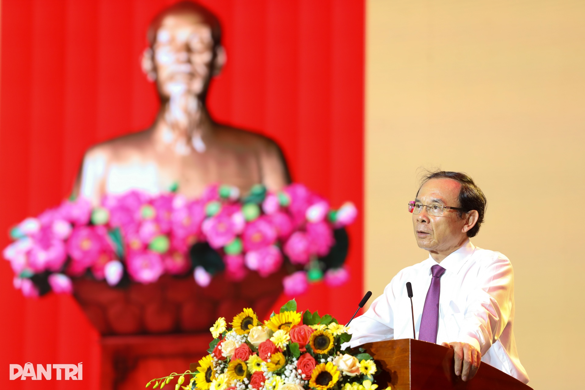 Trung tướng Mai Hoàng: Công an TPHCM tiếp nối tinh thần anh hùng cách mạng - 3 Trung tướng Mai Hoàng: Công an TPHCM tiếp nối tinh thần anh hùng cách mạng - 3
