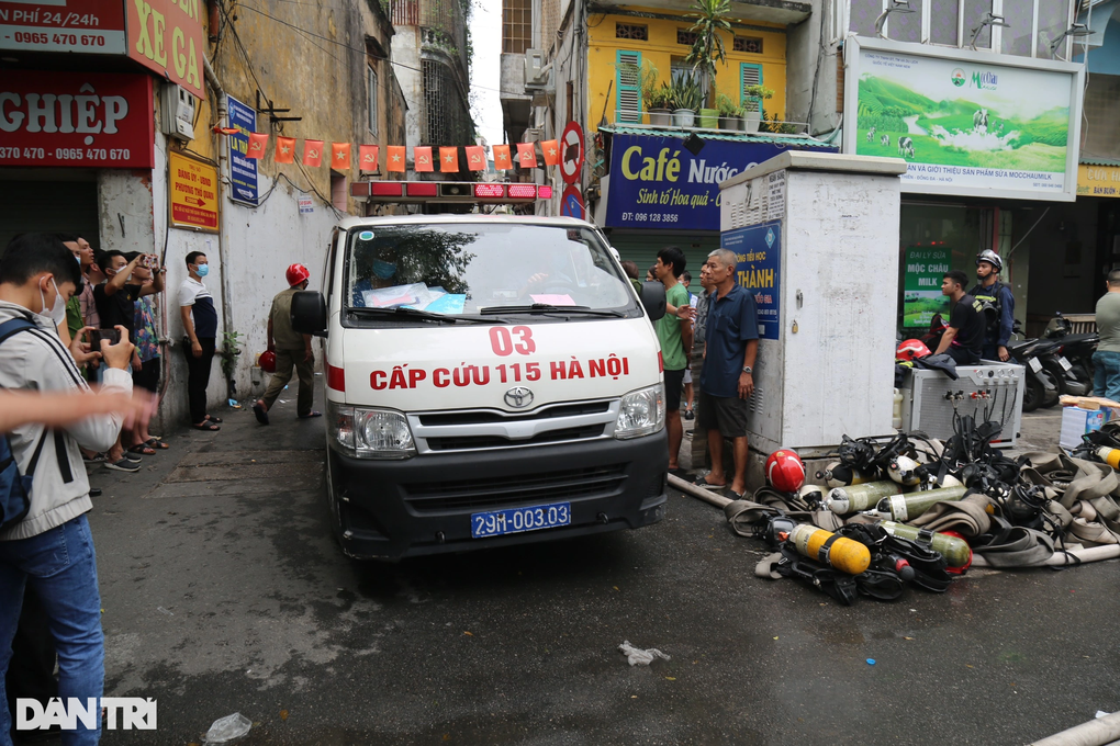 Lời kể của các nhân chứng vụ cháy nhà 3 người tử vong ở Hà Nội - 3 Lời kể của các nhân chứng vụ cháy nhà 3 người tử vong ở Hà Nội - 3