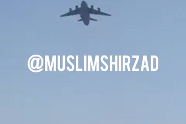 Video nghi người di tản Afghanistan rơi khỏi máy bay Mỹ