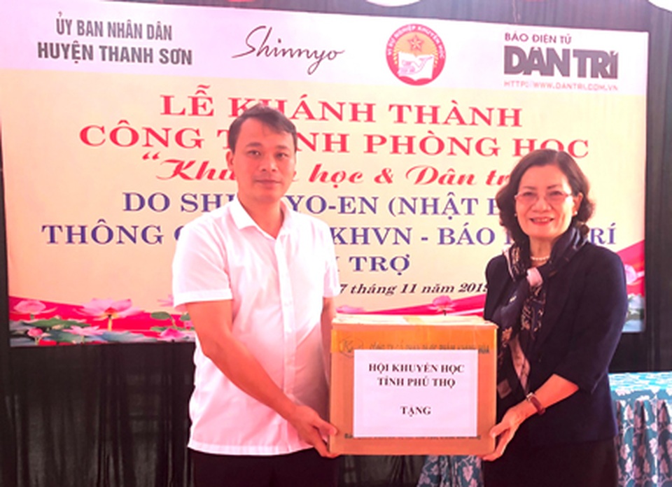 Tổng Biên tập báo Dân trí cùng Tổ chức Shinnyo - en Nhật Bản tặng 3 phòng học cho thầy trò xã miền núi - 10 Tổng Biên tập báo Dân trí cùng Tổ chức Shinnyo - en Nhật Bản tặng 3 phòng học cho thầy trò xã miền núi - 10