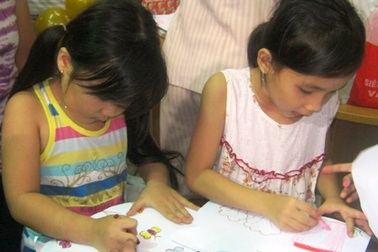 Hè đến, trẻ “chạy sô” học năng khiếu 