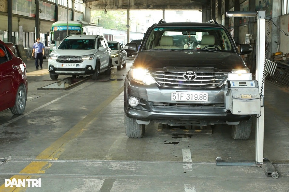 Siết khí thải phương tiện tại TPHCM, tài xế đăng kiểm xe thế nào? - 2 Siết khí thải phương tiện tại TPHCM, tài xế đăng kiểm xe thế nào? - 2