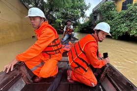 Hơn 814.000 khách hàng ở miền Trung đã có điện trở lại sau lũ