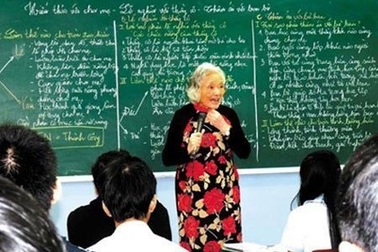 Cô giáo 82 tuổi và tiết học khiến trò “rơi nước mắt”