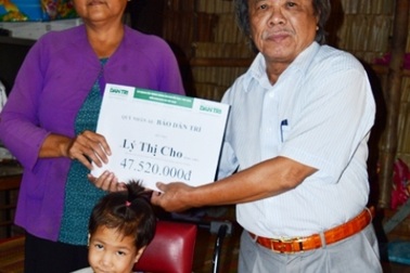Hơn 47 triệu đồng đến với cháu bé không tay, không chân   