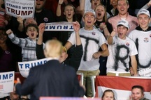 Tại sao nhiều cử tri Mỹ lại "cuồng" Donald Trump đến vậy?