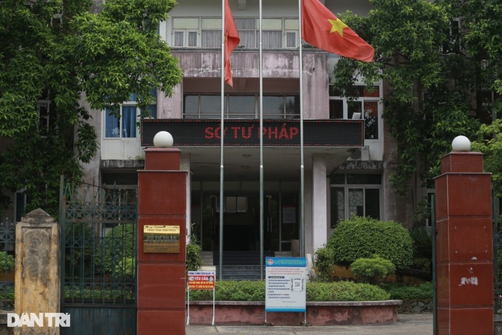 Phó Giám đốc Sở Tư pháp được nghỉ hưu sớm 4 năm theo nguyện vọng cá nhân - 1 Phó Giám đốc Sở Tư pháp được nghỉ hưu sớm 4 năm theo nguyện vọng cá nhân - 1