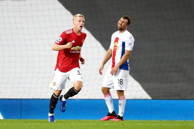 Man Utd 1-3 Crystal Palace: Điểm sáng nhỏ từ Van de Beek