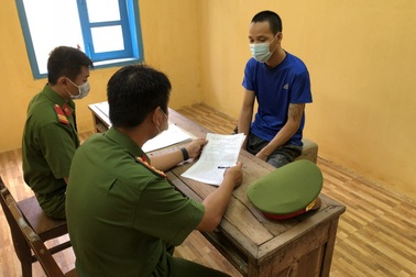 Bốn phụ nữ bỏ trốn vì thấy tờ giấy ghi "đi tiếp khách giá 1 triệu đồng"