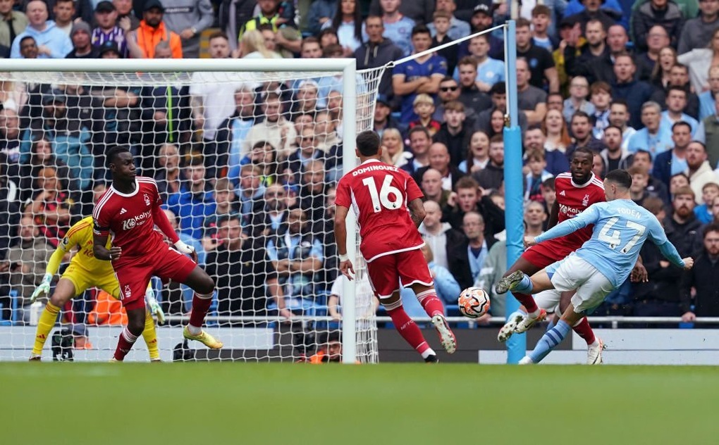 Man Utd hạ Burnley, Man City chơi thiếu người vẫn thắng Nottingham - 3 Man Utd hạ Burnley, Man City chơi thiếu người vẫn thắng Nottingham - 3