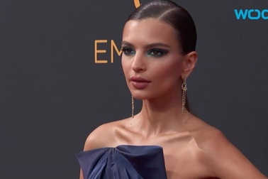 Emily Ratajkowski dự giải Emmy