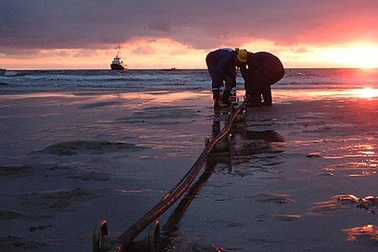 Cáp quang biển APG đến giữa tháng 7 mới được hàn nối xong