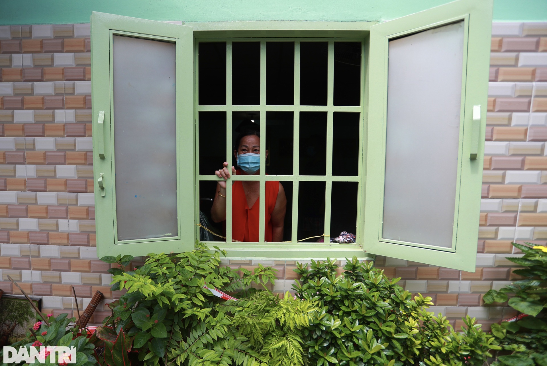 Đi từng ngõ, gõ từng nhà điều trị cho F0 ở Sài Gòn - 12 Đi từng ngõ, gõ từng nhà điều trị cho F0 ở Sài Gòn - 12