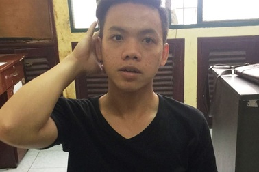 Nghi can đâm gục thanh niên trong chợ bị camera ghi lại đã đầu thú