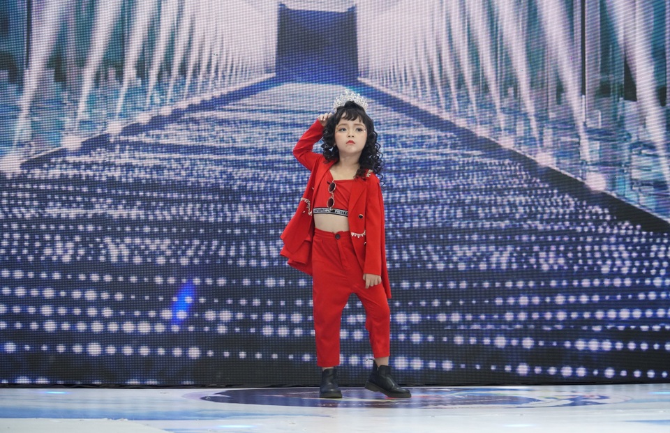 Nguyễn Huy Việt giành ngôi Quán quân mẫu nhí Model kid Vietnam 2019 - 4 Nguyễn Huy Việt giành ngôi Quán quân mẫu nhí Model kid Vietnam 2019 - 4