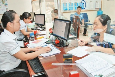 Thẩm quyền xem xét, quyết định việc miễn chế độ tập sự