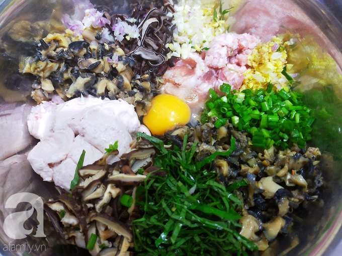 Trời mưa mát làm chả ốc giòn sựt ăn là chuẩn nhất - Ảnh 4. Trời mưa mát làm chả ốc giòn sựt ăn là chuẩn nhất - Ảnh 4.