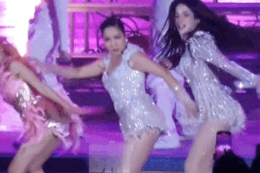 Mỹ Linh lên tiếng sau tranh cãi "diện váy ngắn, nhảy gợi cảm"