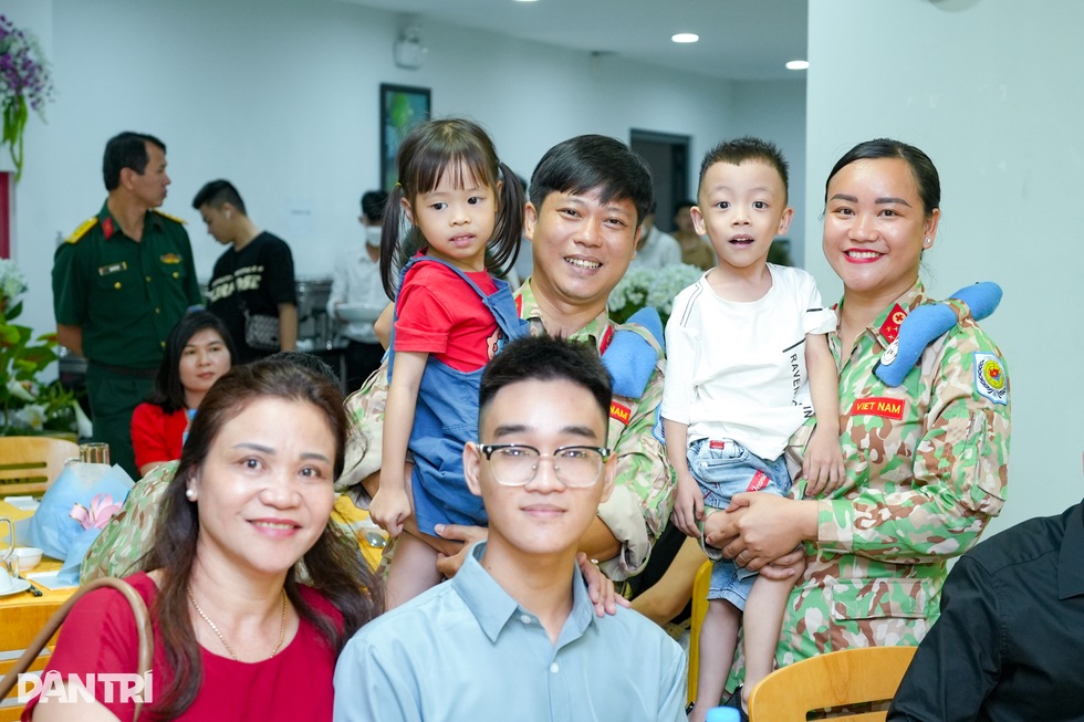 Bóng hồng 5 năm đăng kí để được đi giữ hòa bình ở nơi nghèo nhất thế giới - 3 Bóng hồng 5 năm đăng kí để được đi giữ hòa bình ở nơi nghèo nhất thế giới - 3