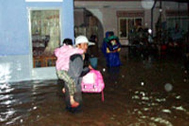 Mưa lớn, hơn 200 hộ dân phải di dời khẩn cấp