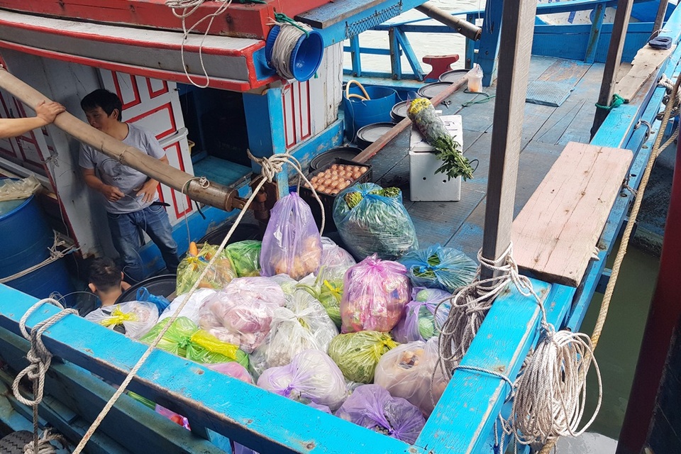 Khánh Hòa: Ngư dân bỏ Tết vươn Trường Sa, bám vụ cá ngừ đại dương - 2 Khánh Hòa: Ngư dân bỏ Tết vươn Trường Sa, bám vụ cá ngừ đại dương - 2