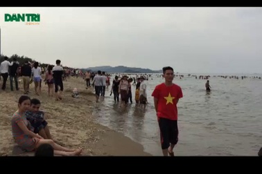 Cửa Lò - Nghệ An vẫn đông nghịt khách du lịch.