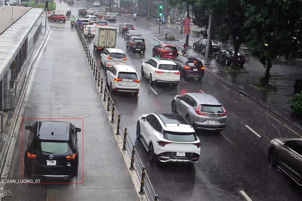 Trong 24 giờ, camera AI ở Hà Nội phát hiện 14 ô tô đi vào làn buýt BRT - 1