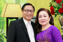 Chuyện tình vượt thời gian dẫu đi qua lỗi lầm của cặp vợ chồng U70-80