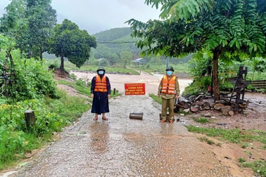 Mưa lũ phức tạp, 25 công nhân thủy điện được yêu cầu di dời