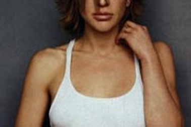 Courtney bị đưa đi phục hồi nhân phẩm