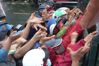 Tình người lan tỏa ở vùng lũ Phú Yên sau ngày nước rút