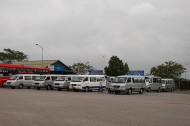 Lái xe khách đồng loạt ngừng chạy để phản đối nạn xe dù
