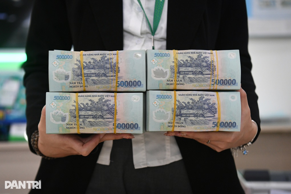 Lãi suất tiết kiệm tăng dồn dập, gửi tiền ở đâu lời nhất? - 1 Lãi suất tiết kiệm tăng dồn dập, gửi tiền ở đâu lời nhất? - 1