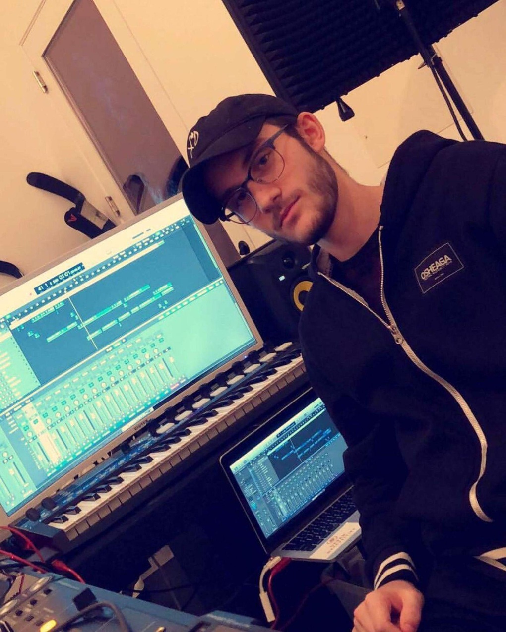 Con trai Céline Dion không muốn dựa hơi mẹ, quyết tâm làm rapper - 4 Con trai Céline Dion không muốn dựa hơi mẹ, quyết tâm làm rapper - 4