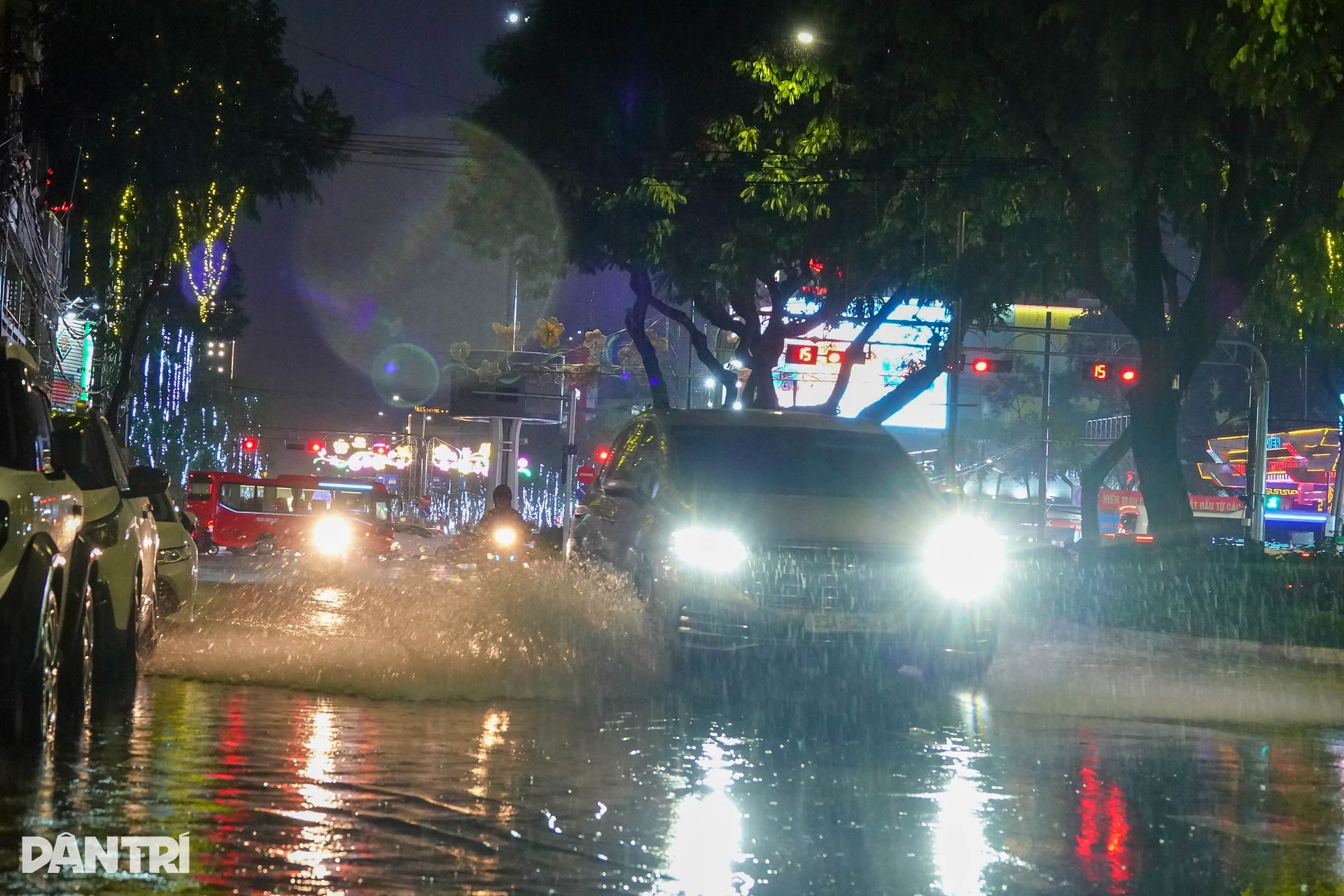 Hệ thống chống ngập nghìn tỷ bất lực khiến Cần Thơ ngập nặng sau mưa lớn - 5