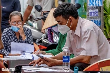 Công chức xã nghỉ việc vẫn làm bí thư ở thôn tiếp tục được hưởng phụ cấp