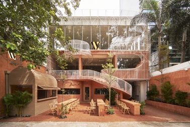 Quán cà phê có thiết kế đẹp lạ ở TPHCM lên báo nước ngoài