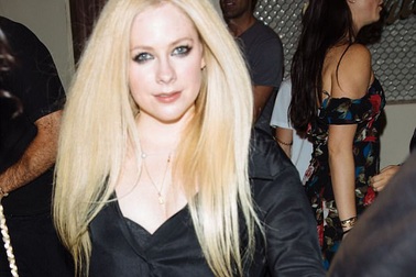 Hình ảnh hiếm hoi về “công chúa nhạc rock” Avril Lavigne