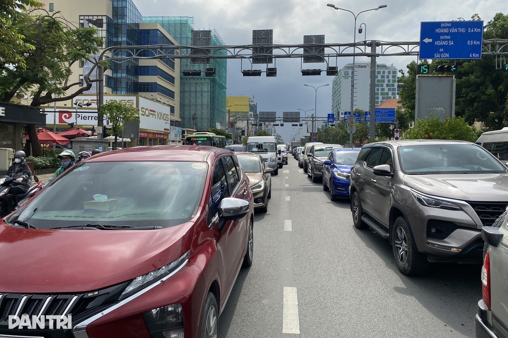 Người dân TPHCM chạy xe vội hơn vào các tháng cuối năm - 2 Người dân TPHCM chạy xe vội hơn vào các tháng cuối năm - 2