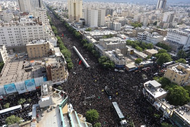"Biển người" Iran tiễn đưa Tổng thống tử nạn trong vụ rơi trực thăng
