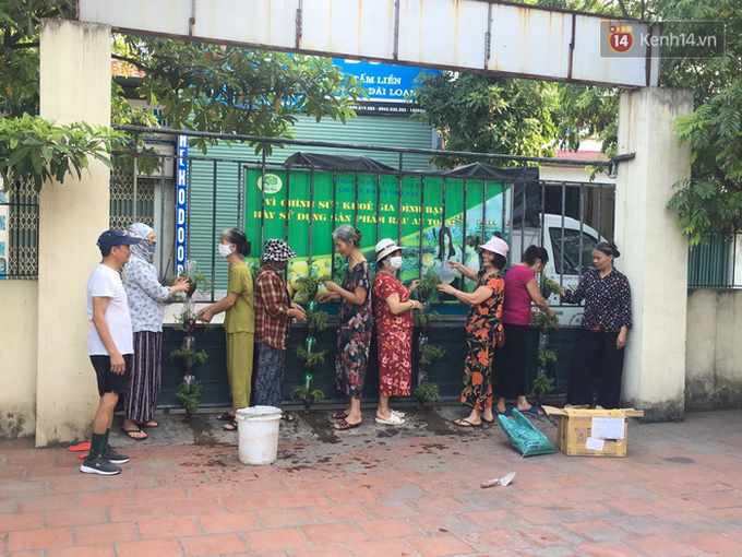 Hà Nội: Đồ phế liệu được tái chế làm khu thư giãn của người lớn, vui chơi miễn phí cho trẻ nhỏ - Ảnh 4. Hà Nội: Đồ phế liệu được tái chế làm khu thư giãn của người lớn, vui chơi miễn phí cho trẻ nhỏ - Ảnh 4.