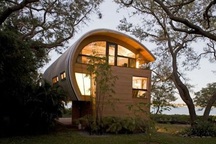 Ngôi nhà lơ lửng giữa rừng cây có view nhìn ra hồ tuyệt đẹp