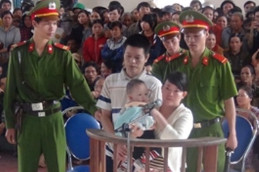 Tử hình kẻ giết mẹ, vứt xác xuống giếng phi tang