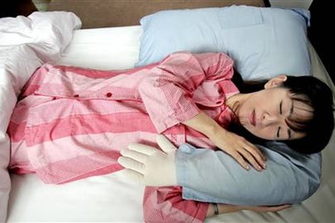 "Gối bạn trai" cho phụ nữ độc thân ở Nhật