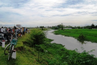 Buồn chuyện tình cảm, nữ sinh nhảy sông tự tử