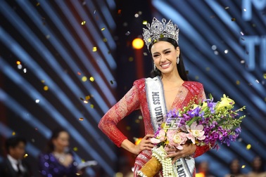 Nhan sắc ngọt ngào và gợi cảm của tân Hoa hậu Hoàn vũ Thái Lan
