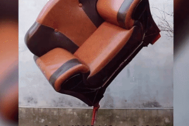 Ấn tượng màn xếp đồ vật chồng lên nhau như ảo thuật gia của chàng thợ điện