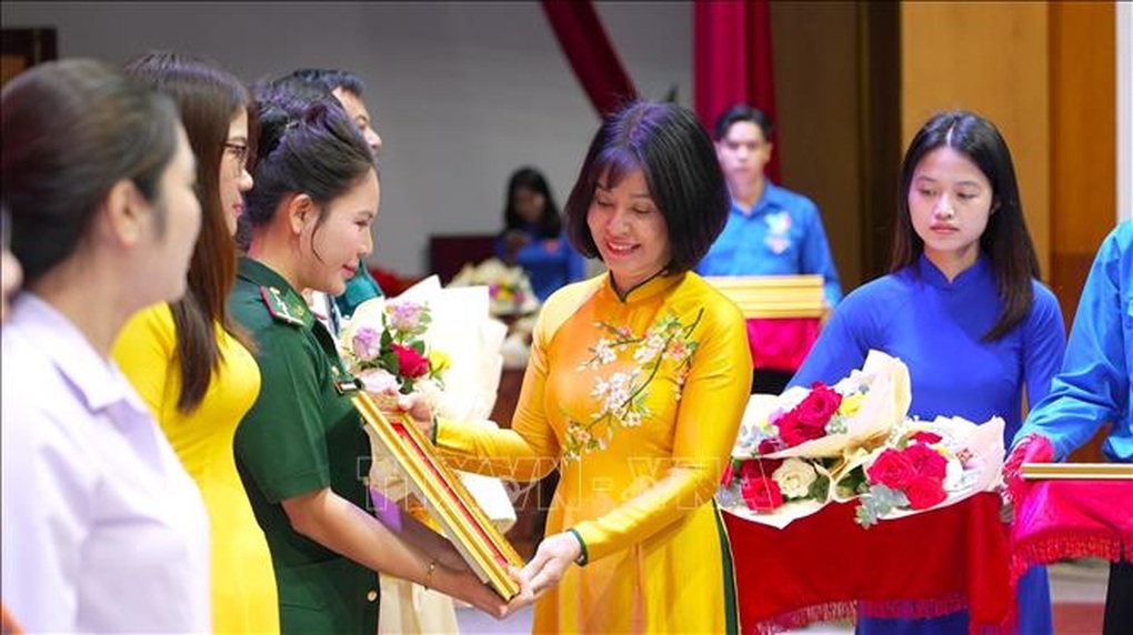 Học và làm theo Bác hiện thực hóa mục tiêu đổi mới đất nước - 1 Học và làm theo Bác hiện thực hóa mục tiêu đổi mới đất nước - 1